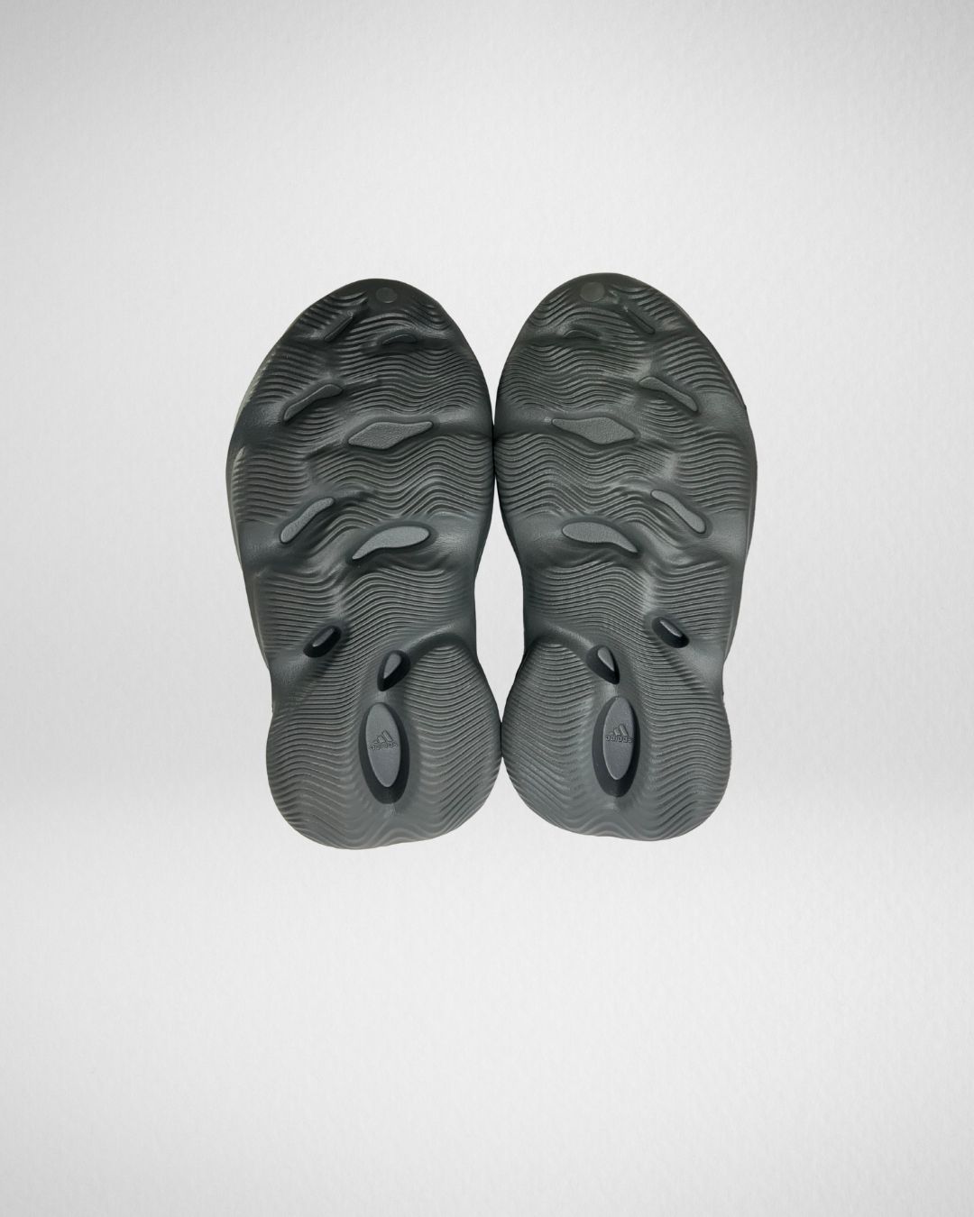 adidas Yeezy Foam Carbón