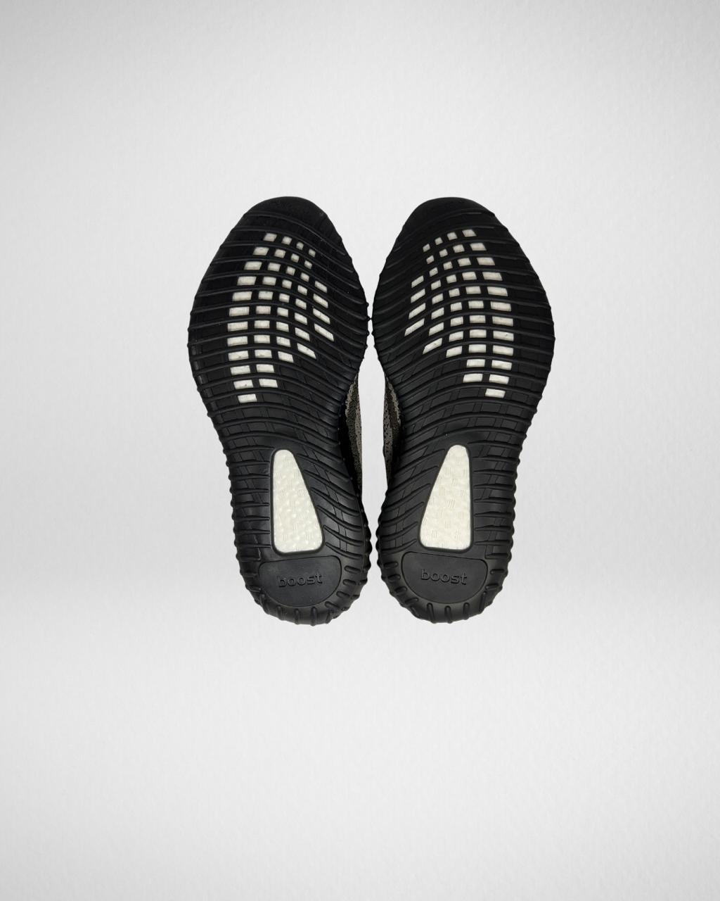 Adidas Yeezy Boost 350 V2 Carbón Beluga