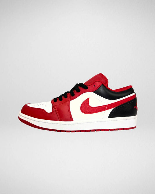 Jordan 1 Low Bulls